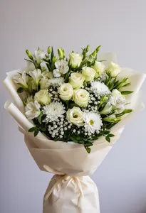 Lisianthus Crem Eleganță
